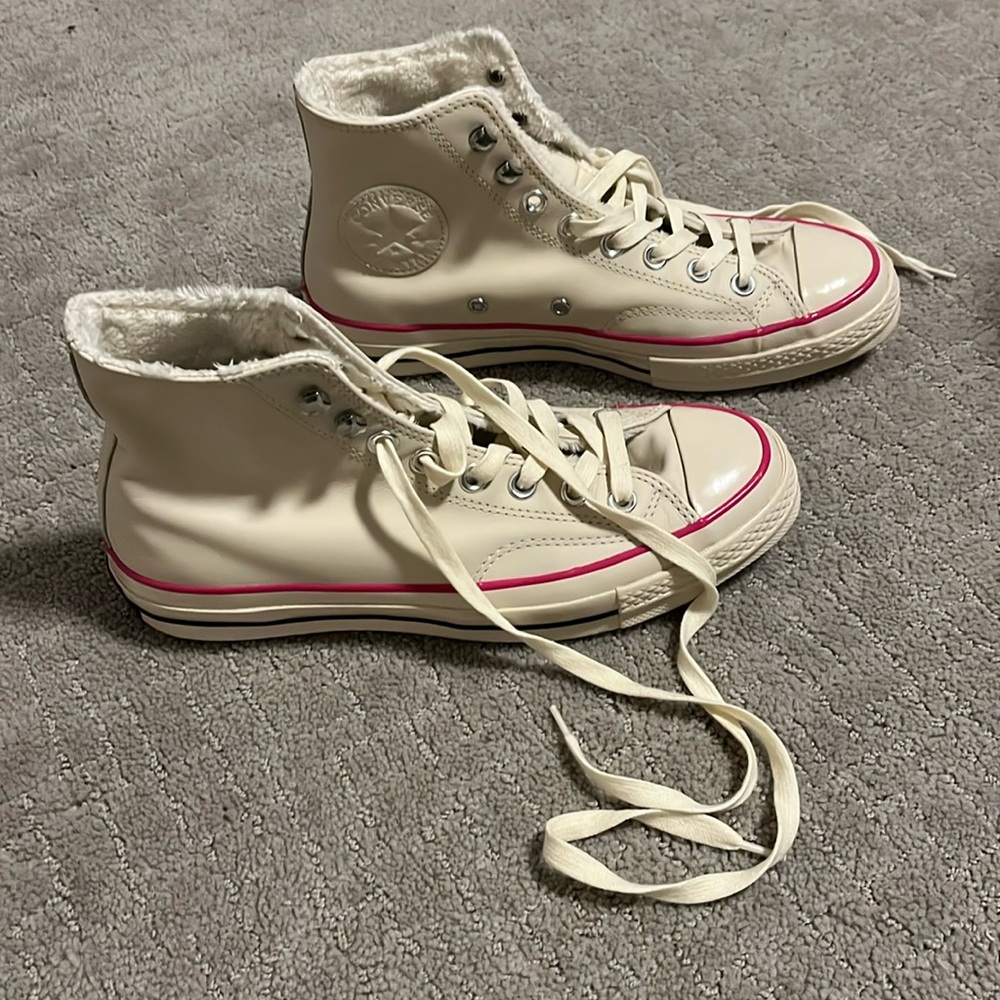 Converse all stars, Cuck Taylor, good conditionn, fuzzy inside, women’s shoe